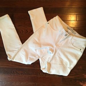 White skinny jeggings